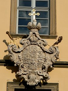 Prunkvolles Wappen am Neuen Rathaus in Bamberg