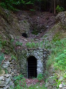 Historische Bergwerksstollen bei Warmensteinach im Fichtelgebirge