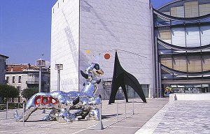 Promenade des Arts am Musee d'Art Moderne et d'Art Contemporain