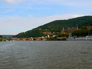 Die Alte Brücke, eigentlich "Carl-Theodor-Brücke"