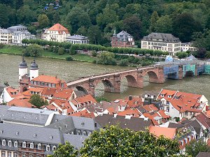 Alte Brücke mit Brückentor vom Heidelberger Schloss gesehen