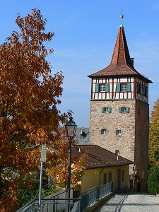 Roter Turm im Herbst