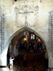 Das Gewölbe unter der Friedhofskirche von Sedlec, Kutná Hora