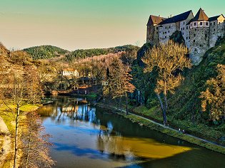 Der Fluss Eger bei Elbogen (Loket) in Tschechien