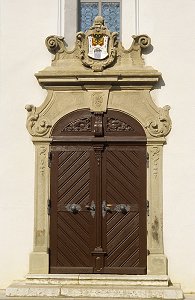 Weißenburg - Portal der ehemaligen Karmeliterkirche, heute Kulturzentrum