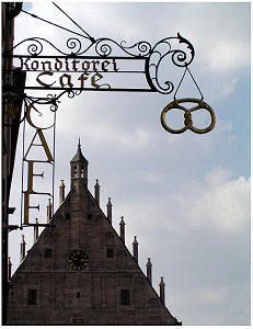 Weißenburg - Rathaus und Café