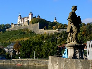 Würzburg - Festung Marienberg und Alte Mainbruecke