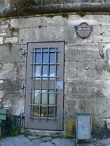 Würzburg - Alte Hochwassermarken am Mainufer