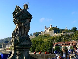 Würzburg - Pat. Franconia auf der Alten Mainbruecke