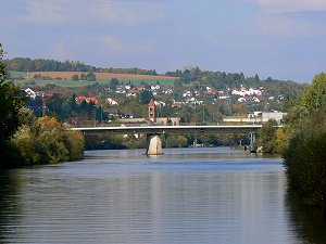 Laurentiusbrücke und Zell am Main
